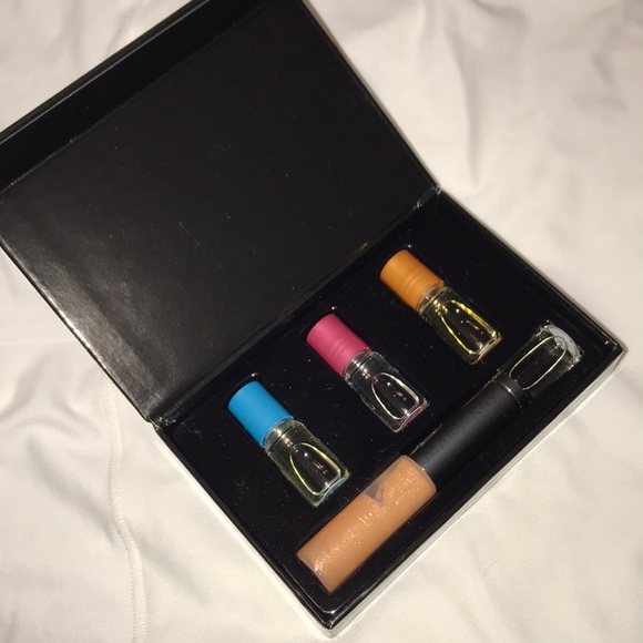 Mary Kay 4 Toilette-1 lipgloss Duo - Picture 3 of 5